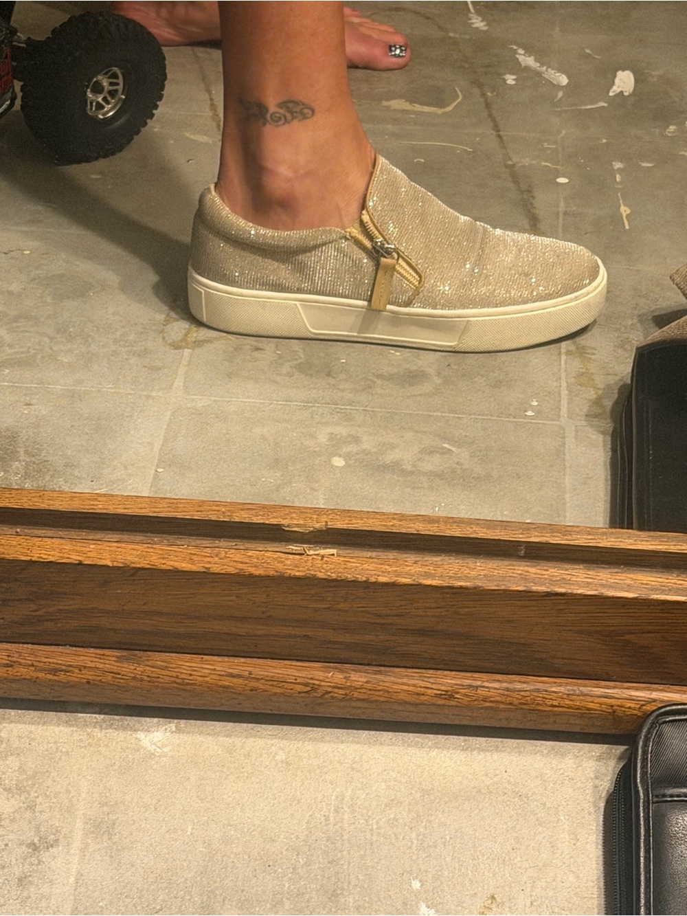 Source Unknown Metallic Gold Slip-On Loafer Sneaker